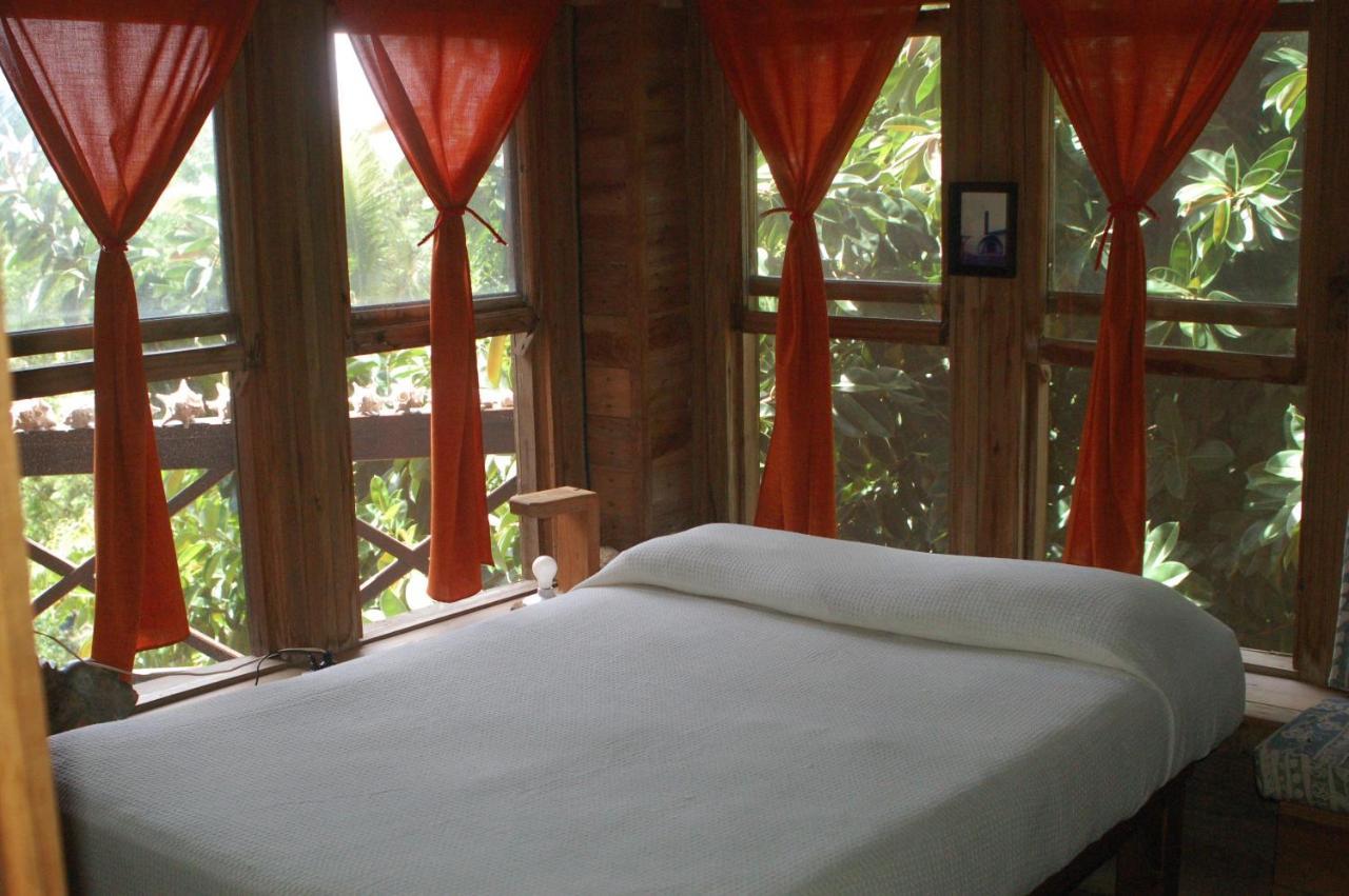 Roatan Bed & Breakfast Apartments West End Buitenkant foto