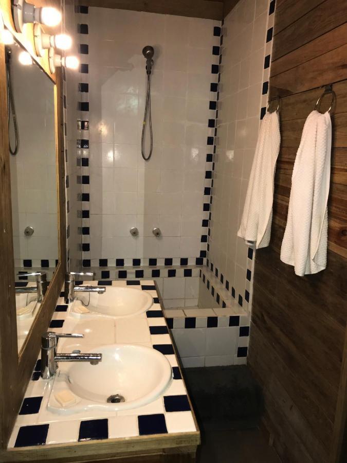Roatan Bed & Breakfast Apartments West End Buitenkant foto