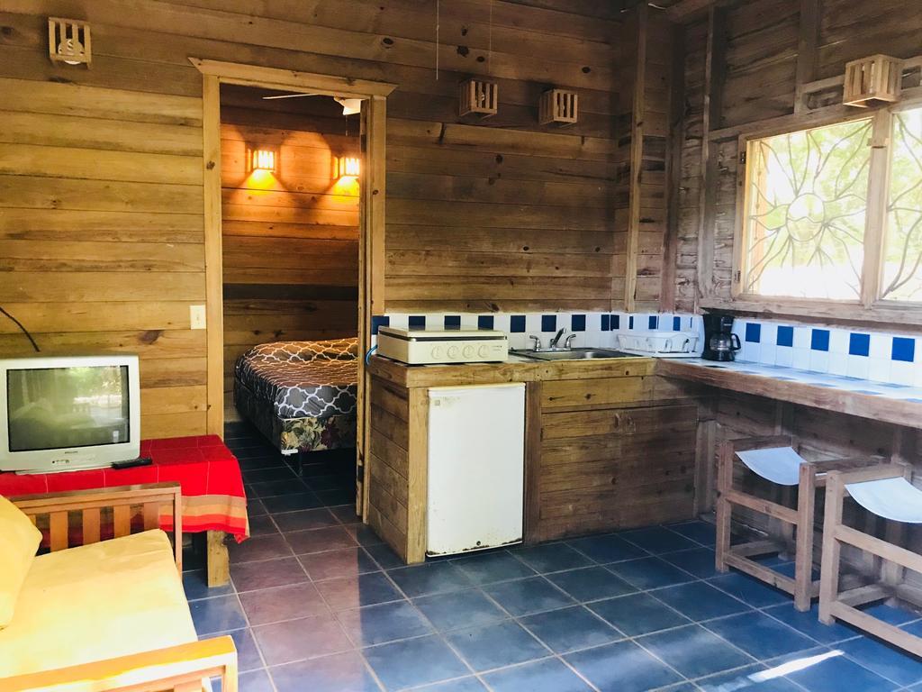 Roatan Bed & Breakfast Apartments West End Buitenkant foto
